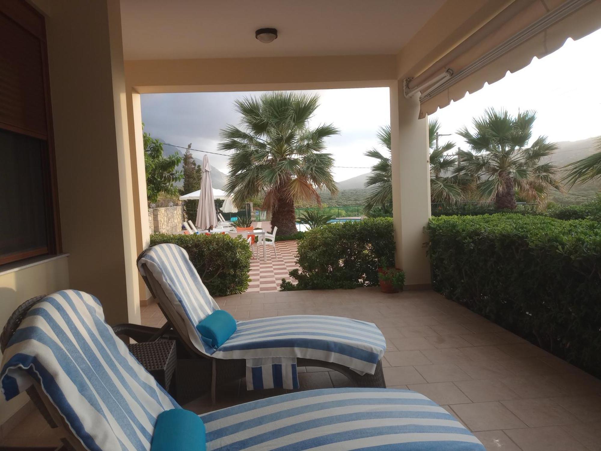 Tholos Bay Suites Kavoúsion Buitenkant foto