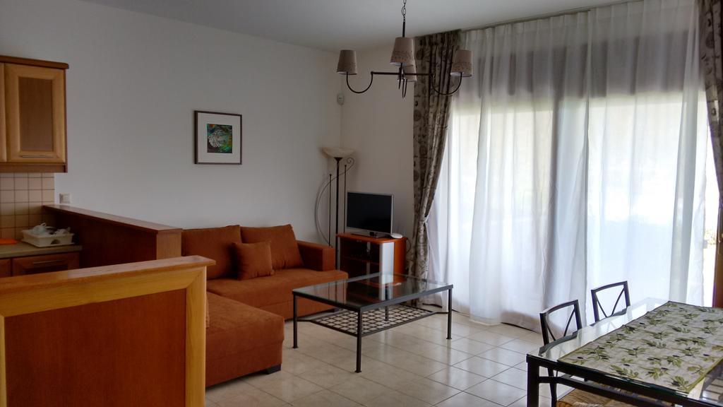 Tholos Bay Suites Kavoúsion Kamer foto